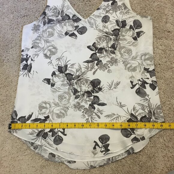 RW&CO. Black and White Rose Floral Print Sleeveless Bilayer Blouse - Picture 14 of 15